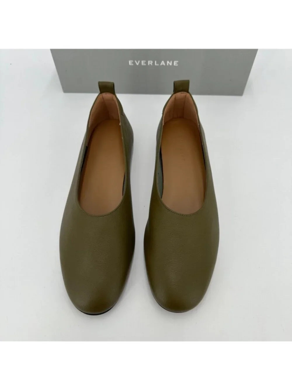 Everlane The Italian Leather Day Glove Flats in Birch Green 6.5 Women's Career